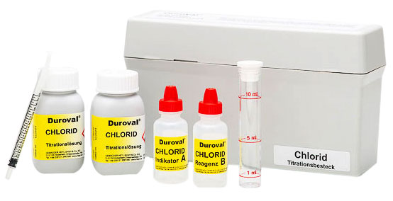 DUROVAL Chlorid Komplettbesteck zur Chloridbestimmung, Frontansicht mit Reagenzien und Zubehör, Kalibrierte Titrationspipette sichtbar