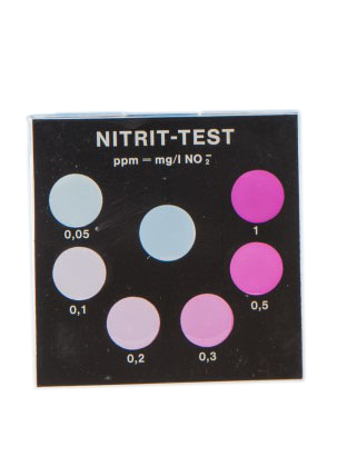 Nitrit - Farbvergleichsgerät Testoval, Frontansicht des Farbvergleichsgeräts, manuelle Nitritanalyse bis 1 mg/l, kompaktes Design, präzise Konzentrationsbestimmung Nitrit