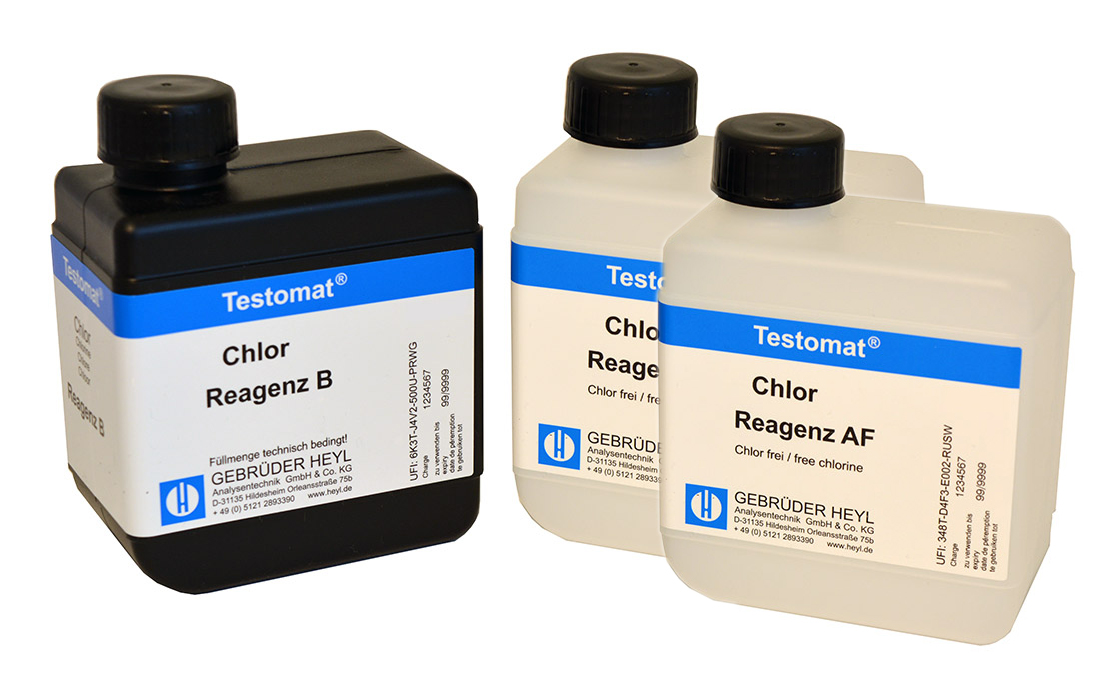 Testomat® LAB CL Chlor Reagenzsatz F (freies Chlor) 2 x 500 ml AF, 1 x 400 ml B Testomat® LAB CL Chlor Reagenzsatz F, 2 x 500 ml AF, 1 x 400 ml B, Frontansicht der drei Flaschen mit Etiketten